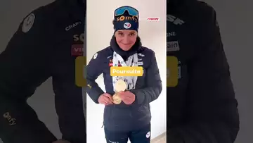 😍🥇 Julia Simon qui flex avec ses 5 médailles autour du cou #shorts #biathlon #sports