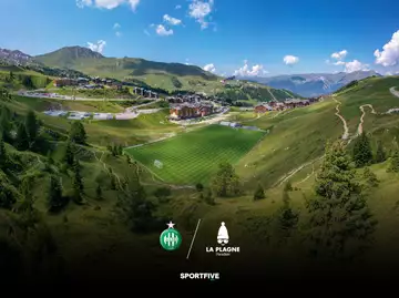 La Plagne nouveau partenaire de l'AS Saint-Etienne, le club lui fait un clin d'œil habile en cette journée enneigée