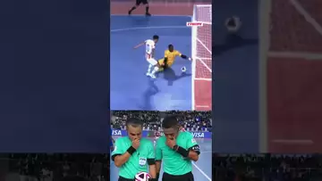 L'incroyable arrêt de Francis Lokoka lors de France-Paraguay 🤩⚽🇫🇷 #shorts #football #futsal