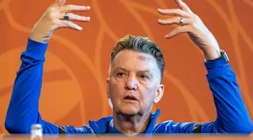 Van Gaal critique la Coupe du monde au Qatar, la qualifiant de "ridicule".