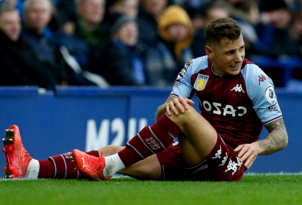 Aston Villa - Digne touché par une bouteille lancée depuis les tribunes contre son ancien club d'Everton